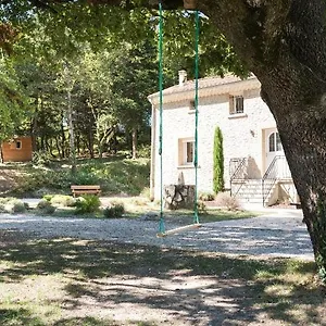 domaine-des-ayasses-5-hebergements-independants-au.hotels-rhonealpes.com/